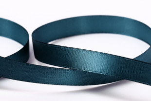 Лента атласная 12 мм ( 1/2 ") "Gamma" №107 т-зеленый 33 метра